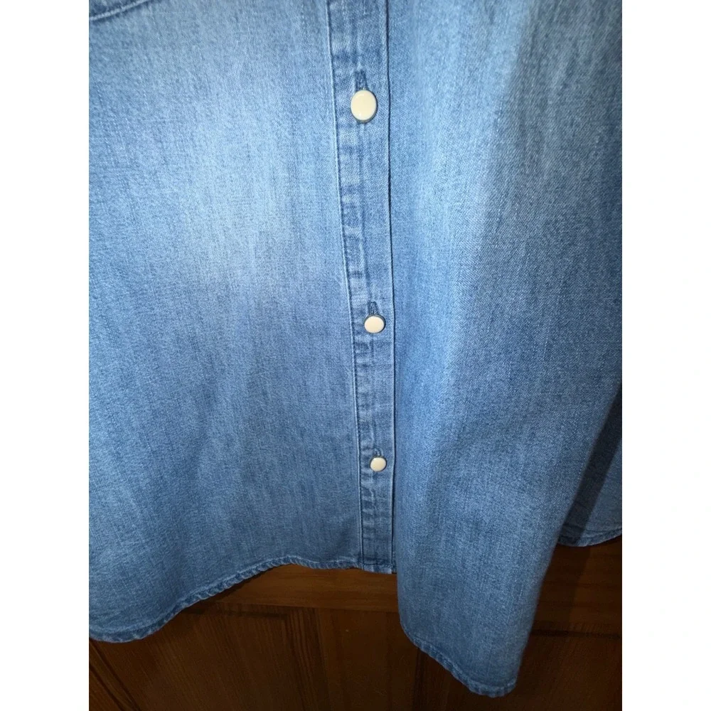 J.Crew Denim Shirt Womens 12 Light Wash Pearl Button Western Cotton Top - Picture 8 of 10